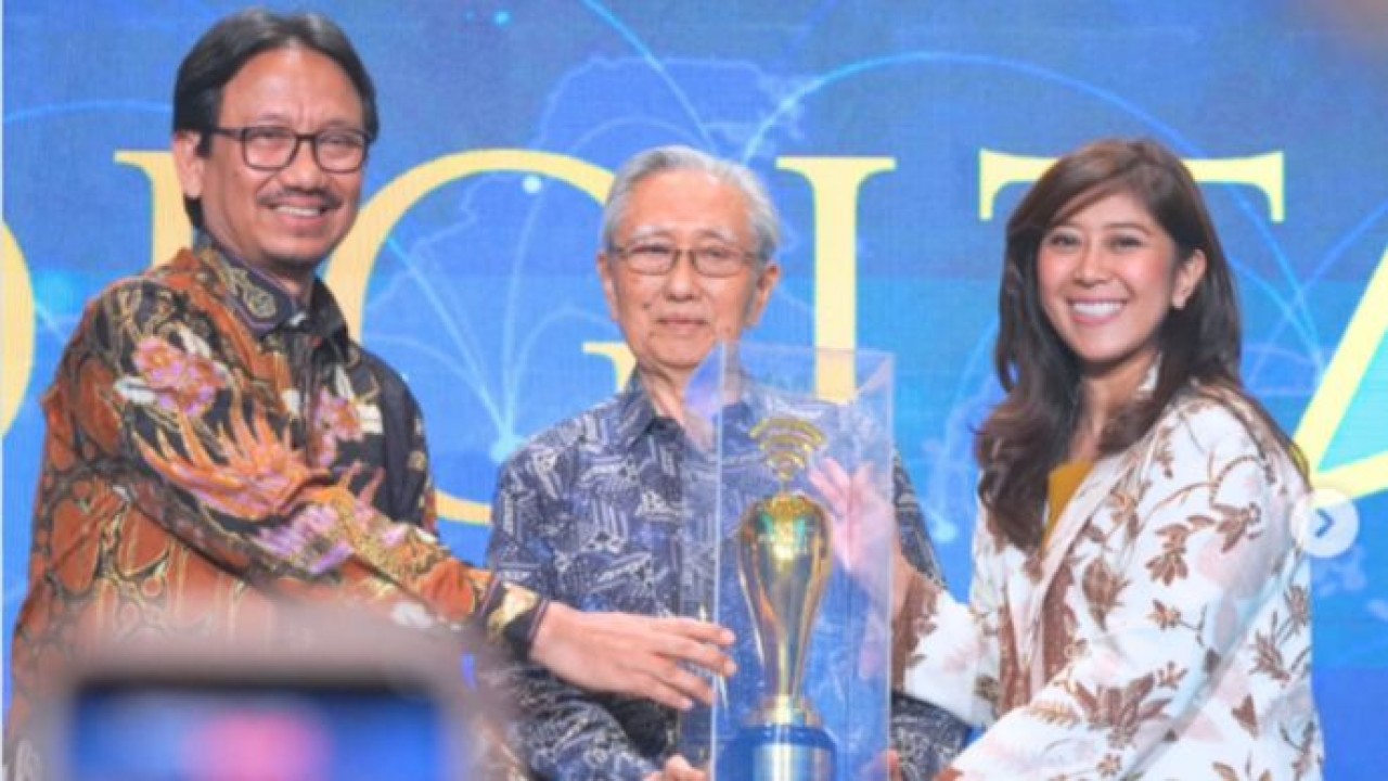 Menteri Komunikasi dan Digital, Meutya Hafid dan Arnold Ph. Djiwatampu (Instagram)