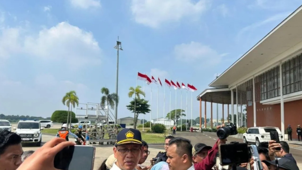 Menteri Keuangan Purbaya Yudhi Sadewa menjawab pertanyaan wartawan usai menghadiri acara penyerahan sejumlah alutsista udara di Pangkalan Udara Halim Perdanakusuma Jakarta, Senin (18/5/2026). ANTARA/Maria Cicilia Galuh. (Antara)