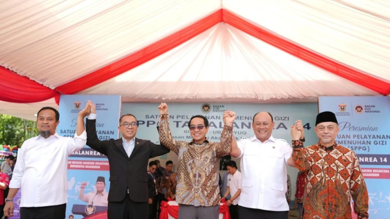 Kepala BGN Dadan Hindayana (dua dari kanan) dalam Forum U25 Perguruan Tinggi Negeri Badan Hukum (PTN-BH) yang dihadiri para rektor dari 24 PTN-BH di Makassar, Sulawesi Selatan, pada Selasa (28/4/2026). ANTARA/HO-BGN. (Antara)