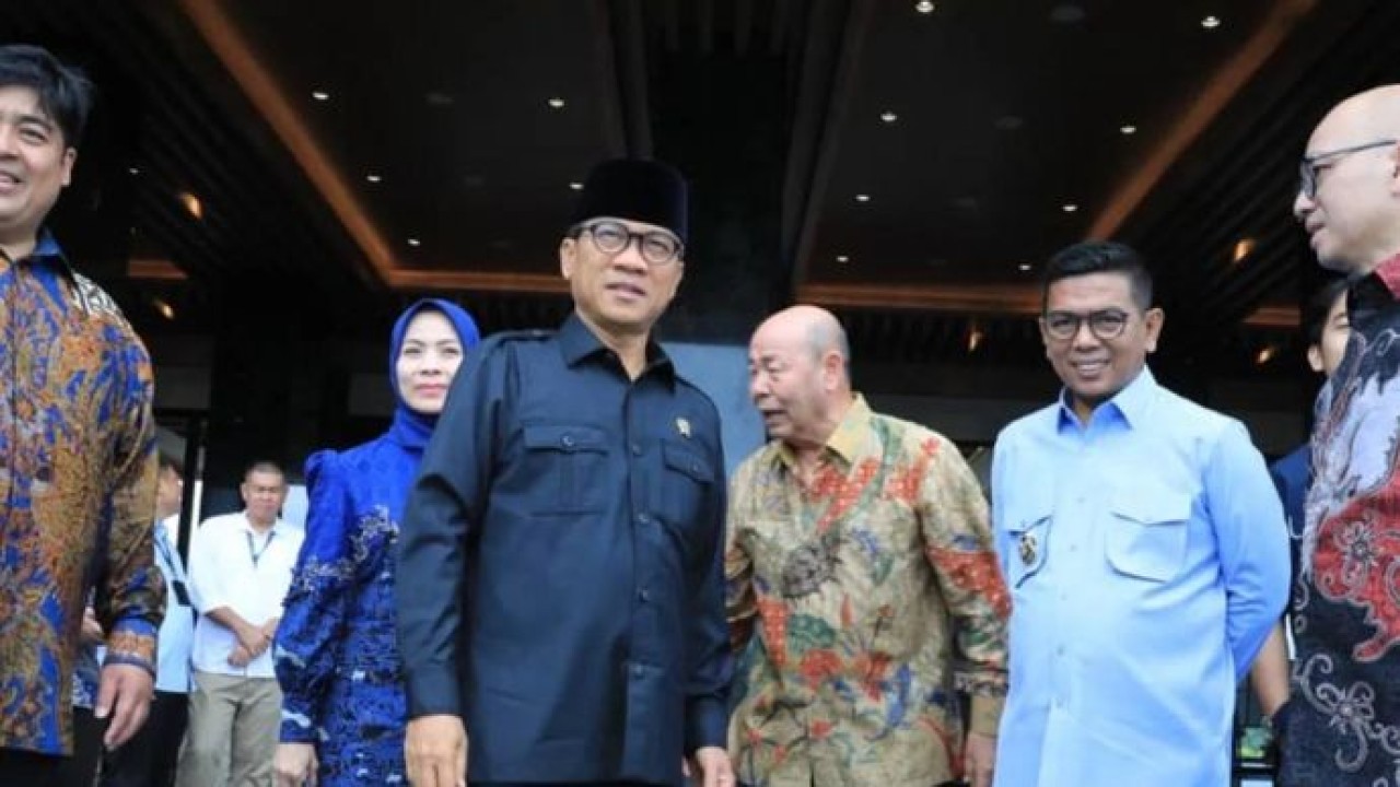 Menteri Desa dan Pembangunan Daerah Tertinggal (Mendes PDT) Yandri Susanto saat menghadiri pembukaan Movenpick Resort Carita di Kecamatan Carita, Kabupaten Serang, Provinsi Banten Minggu 17 Mei 2026. ANTARA/HO-Humas Kemendes PDT. (Antara)