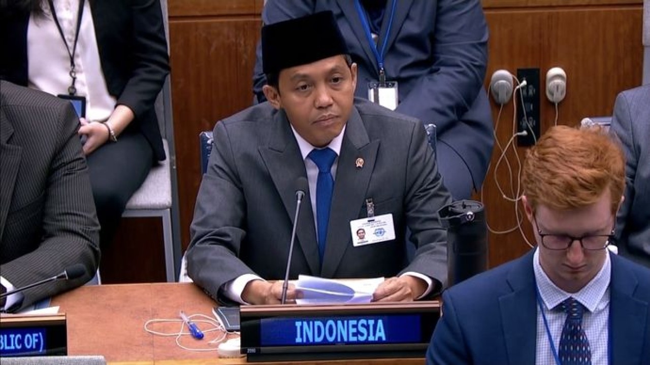 Indonesia bersuara di panggung dunia! Menteri Kehutanan Raja Juli Antoni memaparkan keberhasilan Indonesia menurunkan luas kebakaran hutan hingga 86% dalam dekade terakhir pada Forum PBB tentang Hutan (UNFF) di New York. (Bakom)