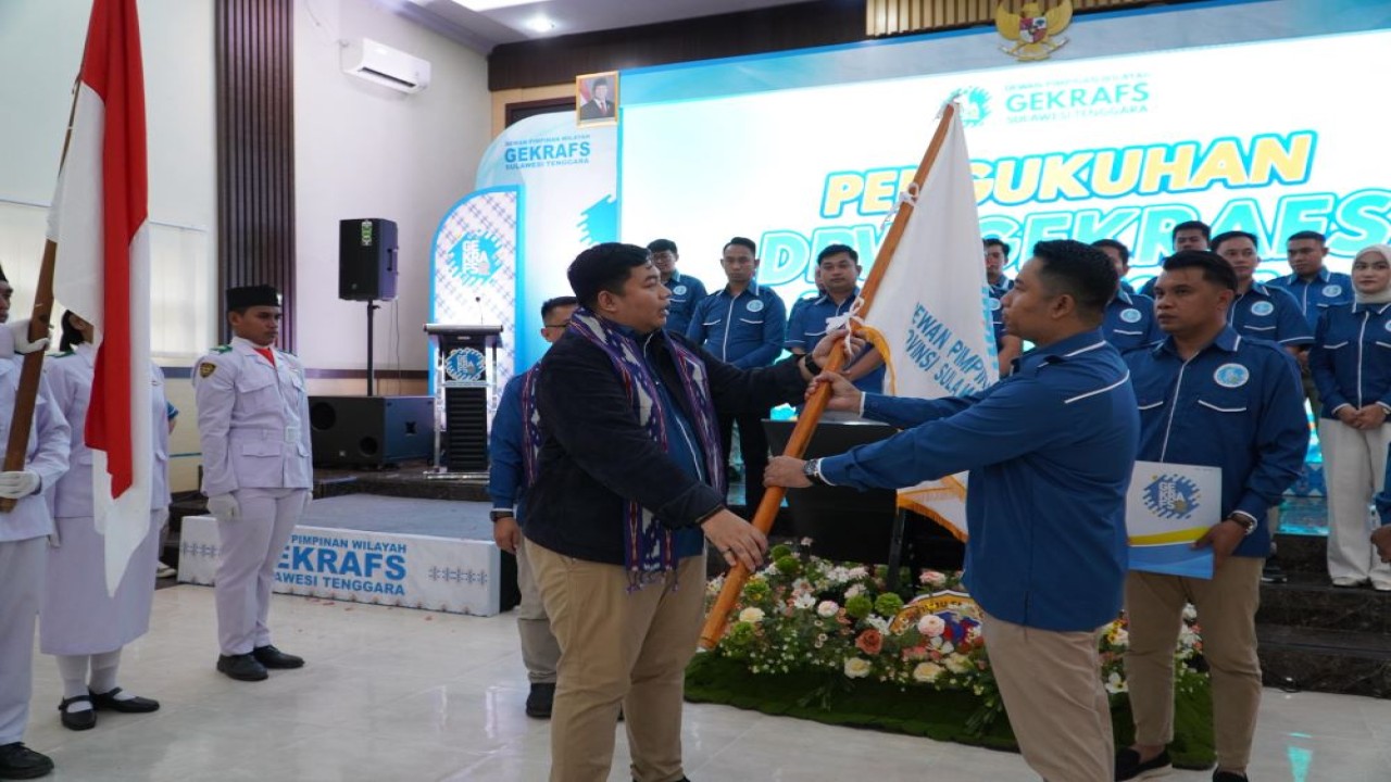 Ketua Umum DPP Gekrafs Kawendra Lukistian hadir dan melantik langsung Ketua DPW Gekrafs Sulawesi Tenggara, Muhammad Mirad. (Istimewa)