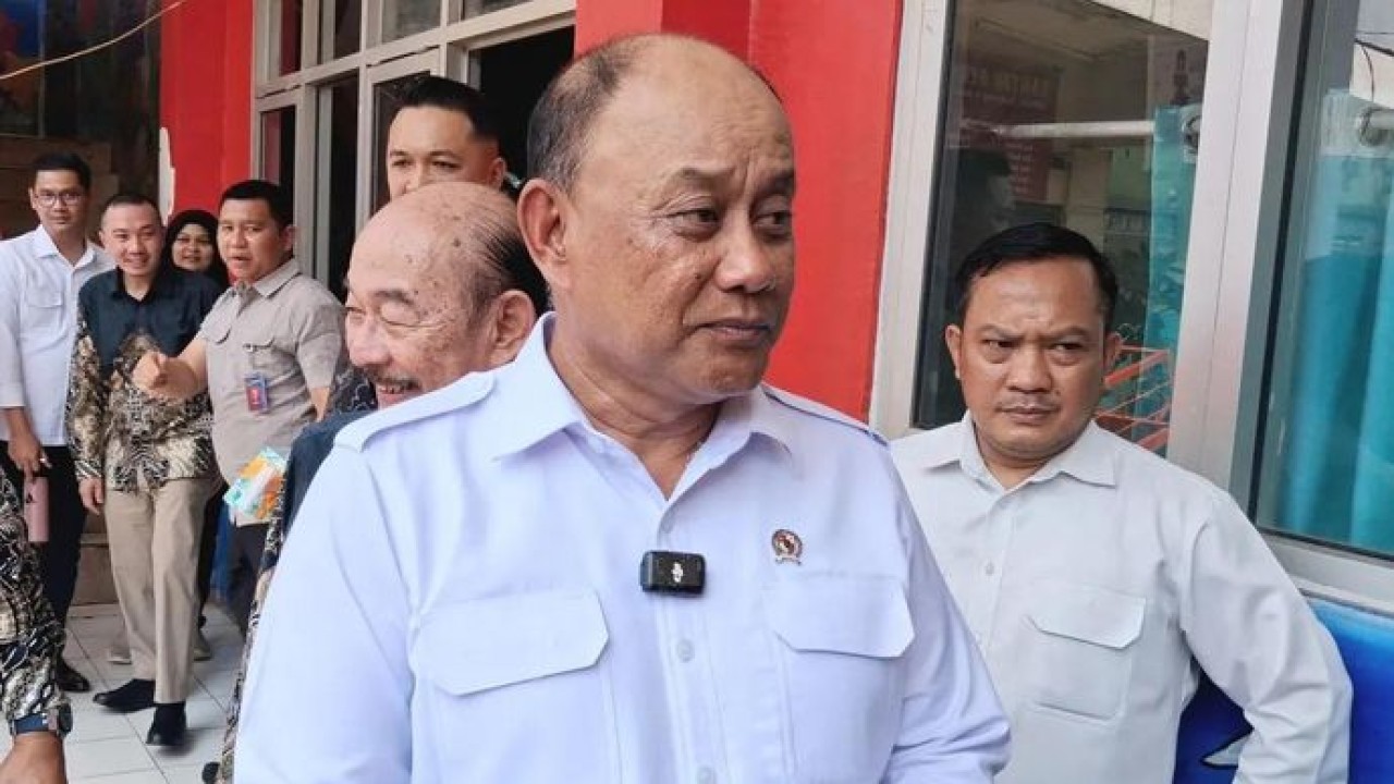 Kepala Badan Gizi Nasional (BGN) Dadan Hindayana meresmikan Satuan Pelayanan Pemenuhan Gizi (SPPG) di Citaringgul, Kecamatan Babakanmadang, Kabupaten Bogor, Jawa Barat, Senin 11 Mei 2026. ANTARA/M Fikri Setiawan (Antara)