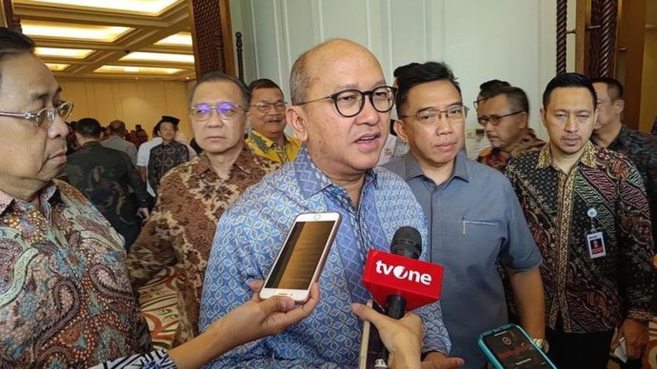 Menteri Investasi dan Hilirisasi Rosan Roeslani memberikan keterangan kepada wartawan usai menghadiri acara (Antara)