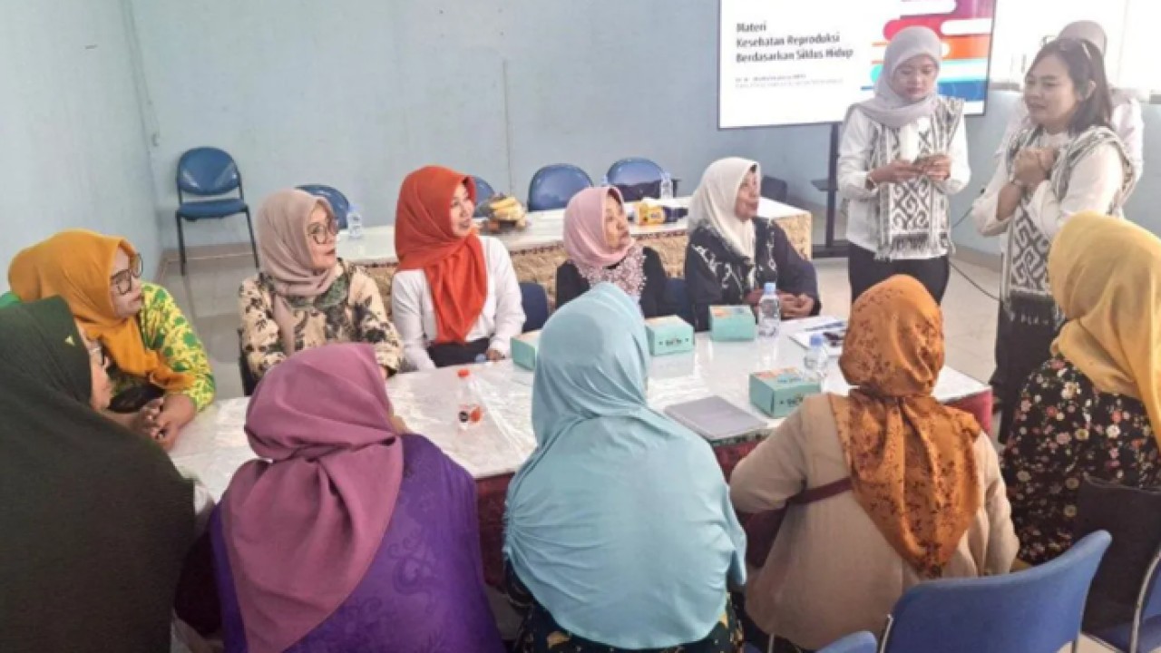 Sosialisasi Buku Kesehatan Reproduksi Berdasarkan Siklus Hidup yang disusun oleh Kementerian Kependudukan dan Pembangunan Keluarga (Kemendukbangga) di Jakarta Selatan, Jumat (5/6/2026). ANTARA/HO-Pemprov DKI Jakarta. (Antara)