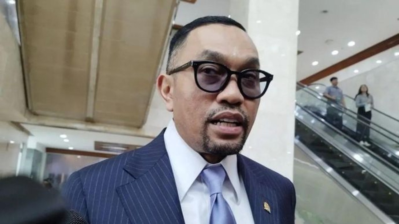Wakil Ketua Komisi III DPR RI Ahmad Sahroni di kompleks parlemen, Jakarta, Senin (6/4/2026). ANTARA/Bagus Ahmad Rizaldi/am. (Antara)