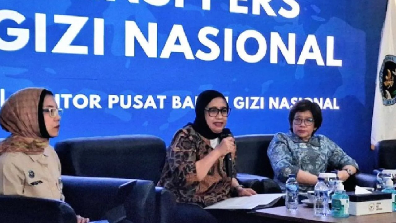 Kepala BGN Nanik Sudaryati Deyang (tengah) pada konferensi pers terkait pembenahan tata kelola Program Makan Bergizi Gratis (MBG) di Jakarta, Kamis (4/6/2026). ANTARA/Lintang Budiyanti Prameswari/am. (Antara)