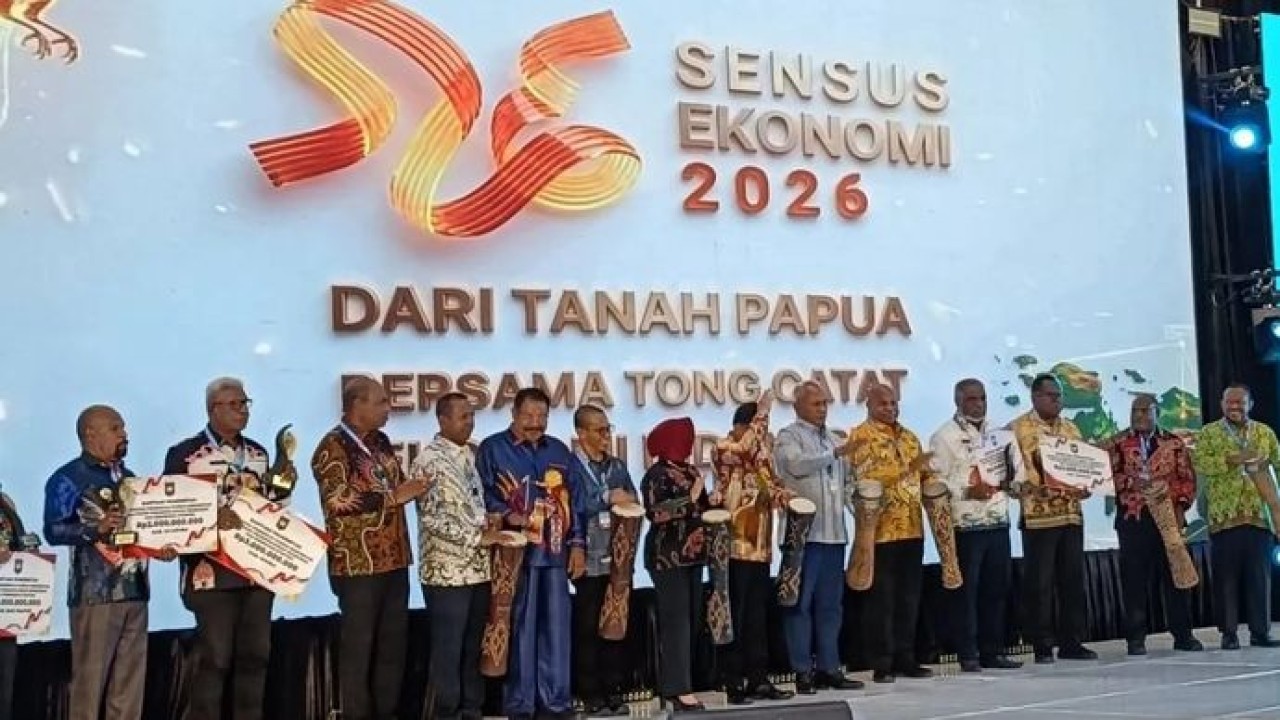 Kepala Badan Pusat Statistik (BPS) Amalia Adininggar Widyasanti mencanangkan Sensus Ekonomi 2026 di Kota Jayapura, Senin 22 Juni 2026. (Antara)