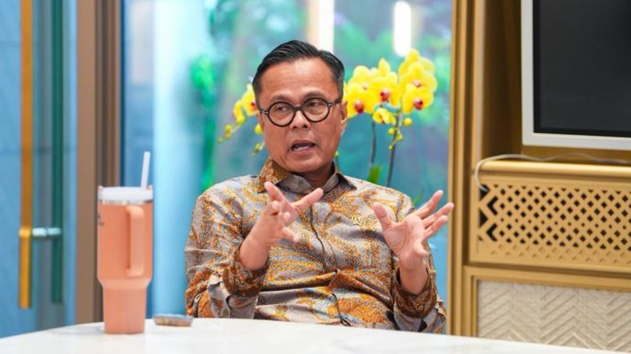 Kepala BP BUMN sekaligus COO Danantara, Dony Oskaria, memaparkan syarat ideal menjadi direksi BUMN tidak hanya memiliki kapasitas kepemimpinan yang kuat, tetapi juga kemampuan strategis dalam menghadapi dinamika bisnis dan tantangan global yang semak