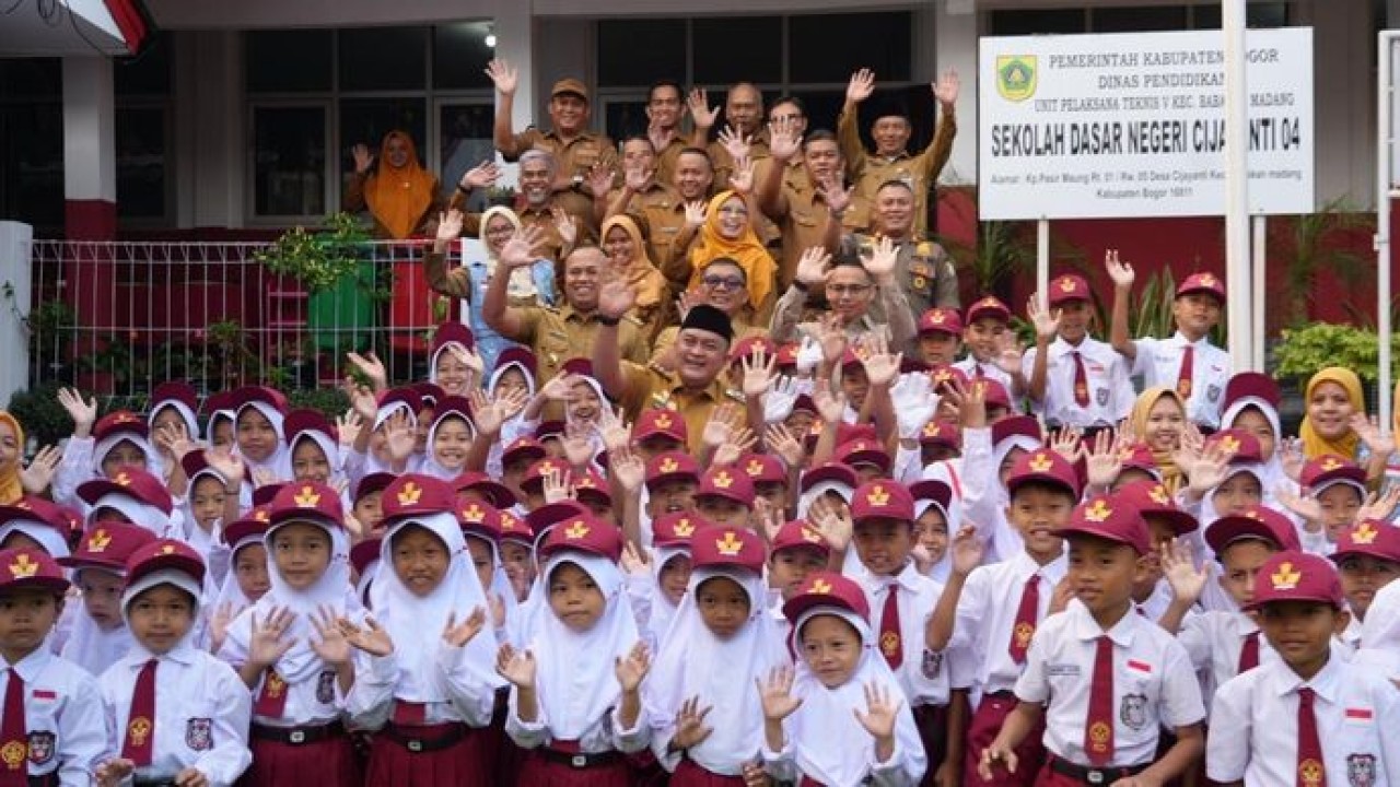 Bupati Bogor Perkuat Program “Kami Mendengar”, Pantau Sekolah dan MBG di Cijayanti