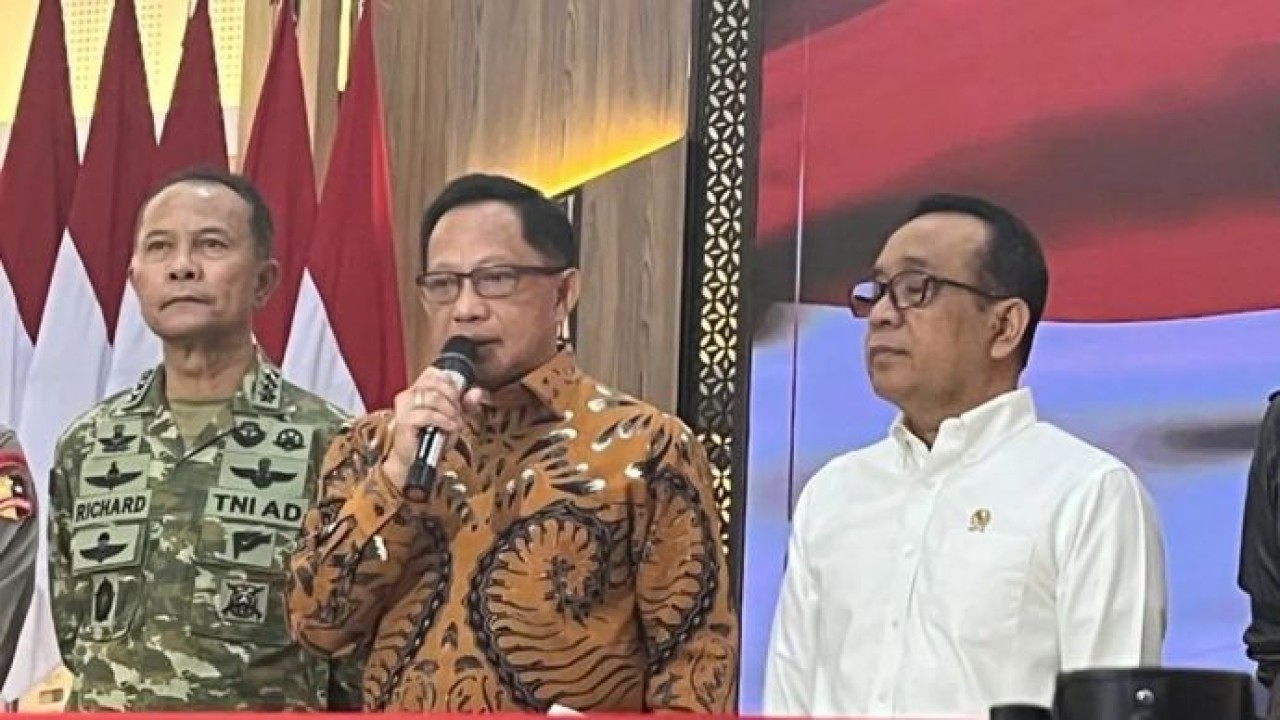 Menteri Dalam Negeri Muhammad Tito Karnavian mengungkapkan bahwa proses pemulihan pascabencana di sejumlah wilayah Sumatera menunjukkan perkembangan yang cukup baik. Salah satu capaian yang menonjol adalah pembangunan hunian sementara (huntara) yang telah mencapai 97 persen dari target yang ditetapkan. (Antara)