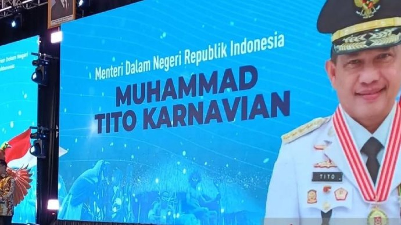 Mendagri Tito Karnavian menyampaikan sambutan pada kegiatan malam penganugerahan apresiasi pemerintah daerah berprestasi regional Papua di Kota Jayapura, Senin, 22 Juni 2026. (Antara)