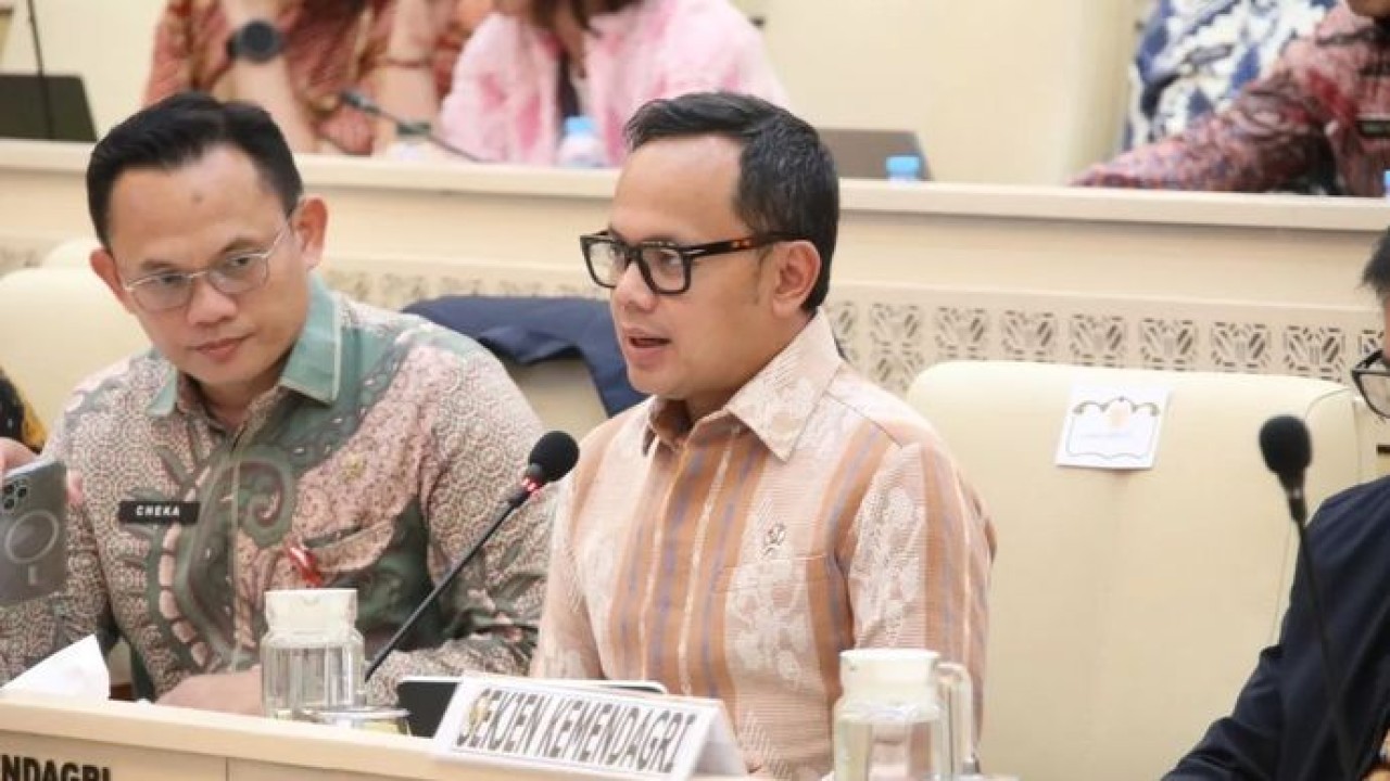 Wakil Menteri Dalam Negeri (Wamendagri) Bima Arya Sugiarto hadiri dalam Rapat Dengar Pendapat (RDP) Komisi II Dewan Perwakilan Rakyat (DPR) Republik Indonesia (RI) terkait laporan hasil penyusunan Rancangan Peraturan Pemerintah (RPP) tentang Penataan Daerah dan Desartada di Ruang Rapat Komisi II, Gedung Nusantara DPR RI, Jakarta, Kamis, 04 Juni 2026. (Antara)