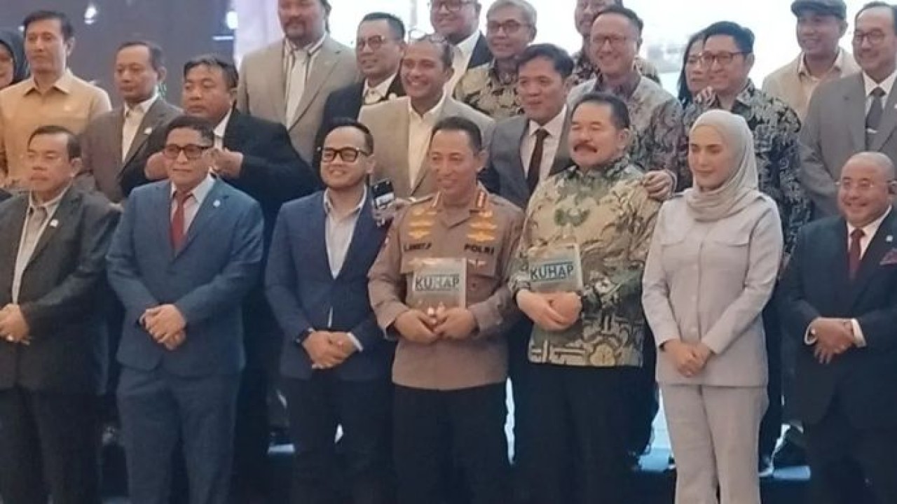 Kapolri dan Jaksa Agung menghadiri acara peluncuran buku di DPR RI. (Antara)