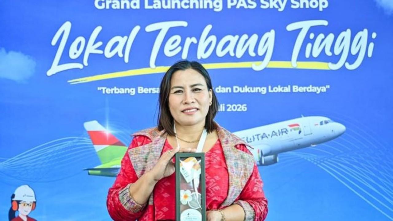Komang Yatik, owner dan founder Bali Ayu Nature dengan produk unggulan Body Care dan Home Care khas Bali yang berbahan dasar olahan kelapa. Ada 3 varian produk yang tersedia di PAS Sky Shop : Body Butter Green Tea, Body Lotion Relaxation dan Body Mist Sissy.