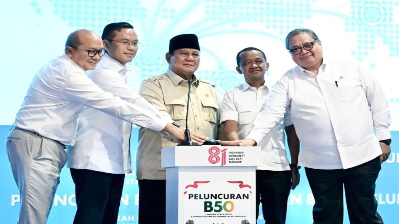 Presiden Prabowo Subianto saat meluncurkan Biodiesel B50 bertajuk "Langkah Nyata untuk Kemandirian dan Ketahanan Energi Nasional" di Rest Area KM 57, Kabupaten Karawang, Jawa Barat, pada Kamis (9/7/2026). (Foto: BPMI Setpres)