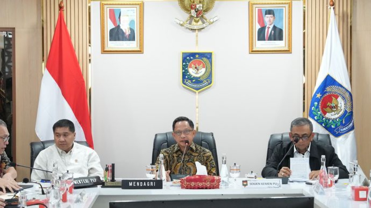 Rapat Koordinasi Pendataan Hunian Tetap yang berlangsung secara hybrid dari Kantor Pusat Kementerian Dalam Negeri (Kemendagri). (Kemendagri)
