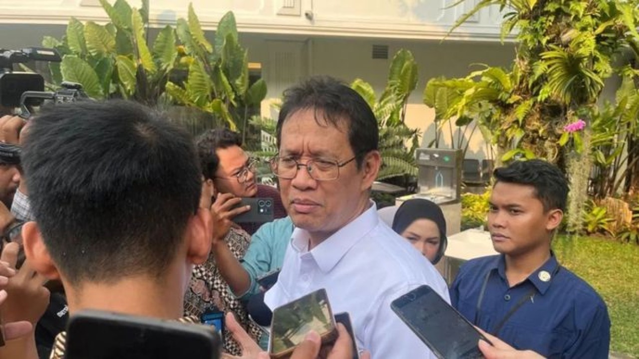 Menteri Keuangan Purbaya Yudhi Sadewa memberi keterangan pada awak media di Kompleks Istana Kepresidenan, Jakarta, Kamis (23/7/2026 (antara)