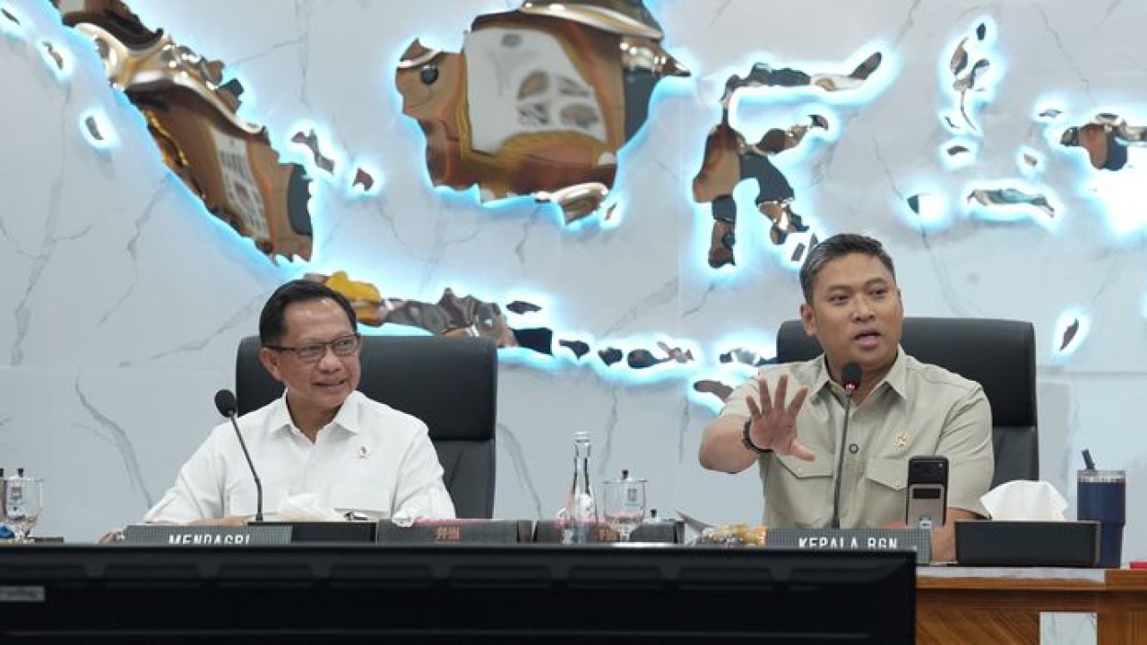 Menteri Dalam Negeri Tito Karnavian dan Kepala BGN Sudaryono (BGN)
