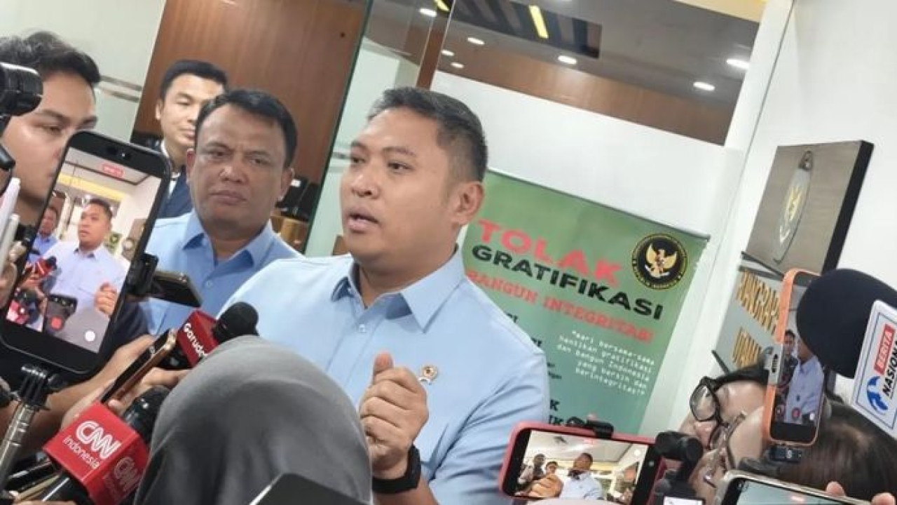 Kepala Badan Gizi Nasional (BGN) Sudaryono memberikan penjelasan selepas rapat terbatas membahas perbaikan tata kelola Makan Bergizi Gratis (MBG) bersama Kementerian Koordinator (Antara)