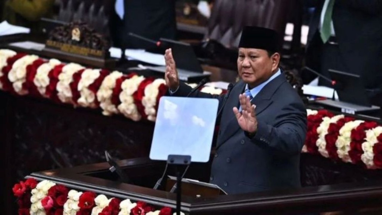 Presiden Prabowo Subianto menyampaikan pidato kenegaraan dalam rangka Penyampaian Pengantar/Keterangan Pemerintah atas RUU tentang APBN Tahun Anggaran 2027 beserta Nota Keuangannya saat Rapat Paripurna Pembukaan Masa Persidangan I DPR Tahun Sidang 2026-2027 di Gedung Nusantara, Kompleks Parlemen, Jakarta, Jumat, 14 Agustus 2026. (Foto: Antara)