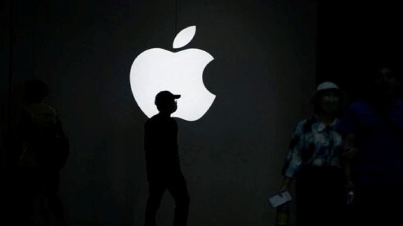 Apple-1790302104