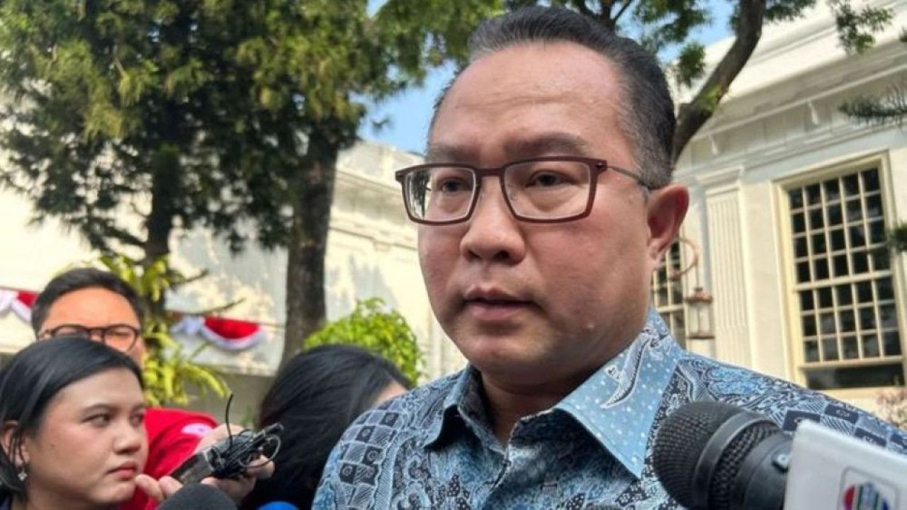 Kepala Badan Riset dan Inovasi Nasional (BRIN) Arif Satria ditemui di Kompleks Istana Kepresidenan, Jakarta, Jumat, 28 Agustus 2026. (Foto: Antara)