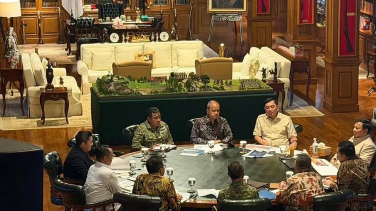Presiden Prabowo Subianto menerima Satuan Tugas Penertiban Kawasan Hutan (Satgas PKH) yang dipimpin Jaksa Agung ST Burhanuddin di kediamannya di Hambalang, Kabupaten Bogor, Provinsi Jawa Barat, pada Jumat, 4 September 2026. (Foto: Istimewa)
