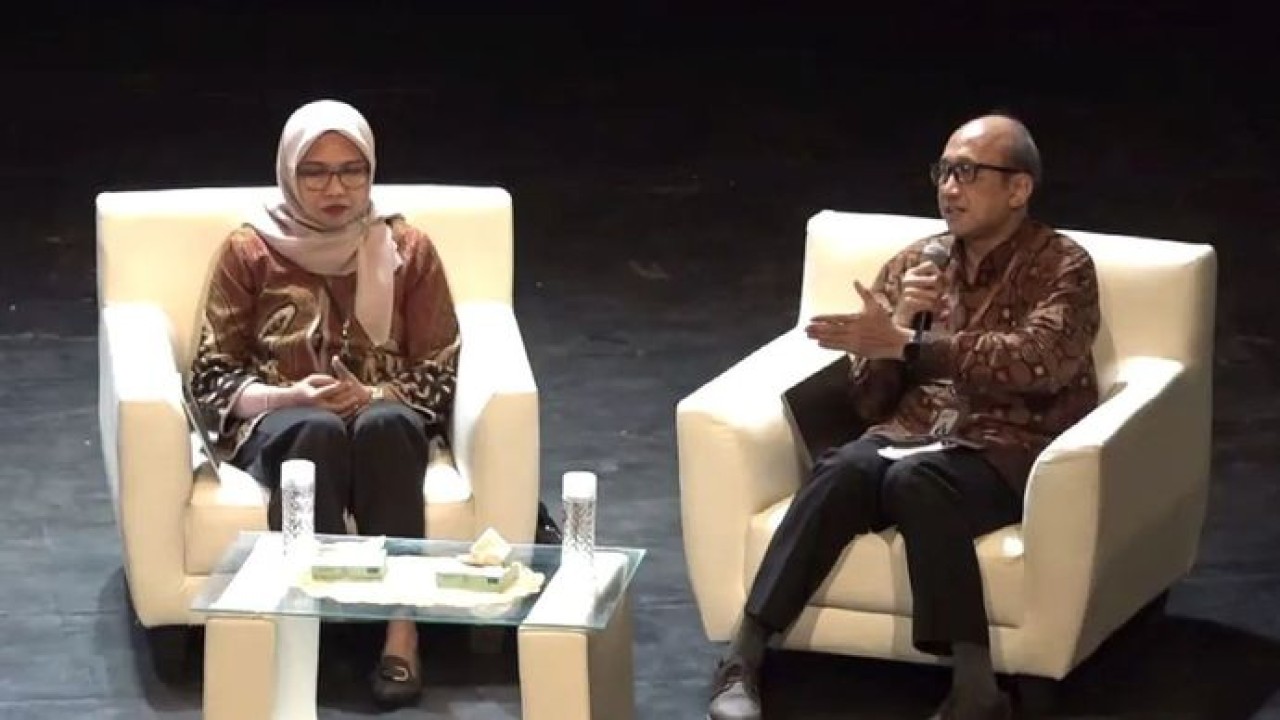 Tangkapan layar Deputi Bidang Sumber Daya Manusia Ilmu Pengetahuan dan Teknologi Badan Riset dan Inovasi Nasional (BRIN) Edy Giri Rachman Putra (kanan) dalam agenda Talent Fest 2026 MTN Goes to Campus di Gedung Kesenian Sunan Ambu, ISBI Bandung, Kota Bandung, Jawa Barat, Senin (26/10/2026). (Antara)