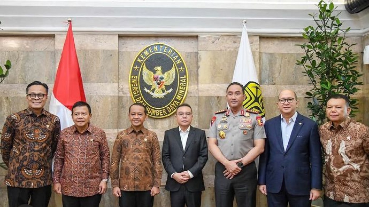 Kepala BP BUMN Dony Oskaria, Kepala BIN Herindra, Menko Hilirisasi dan Transisi Energi Bahlil Lahadalia, Wakil Ketua DPR RI Sufmi Dasco, Kapolri Jenderal Polisi Suyudi Ario Seto, CEO Danantara Rosan Roeslani, dan Wamensesneg Bambang Eko Suharyanto. (Ntvnews.id/Muslimin)