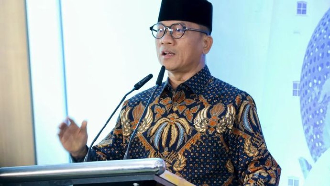 Menteri Desa dan Pembangunan Daerah Tertinggal Yandri Susanto, saat peluncuran program Anyer-Panarukan 3R hasil kolaborasi Pemkab Serang dan Pemkab Situbondo di Jakarta (Antara)