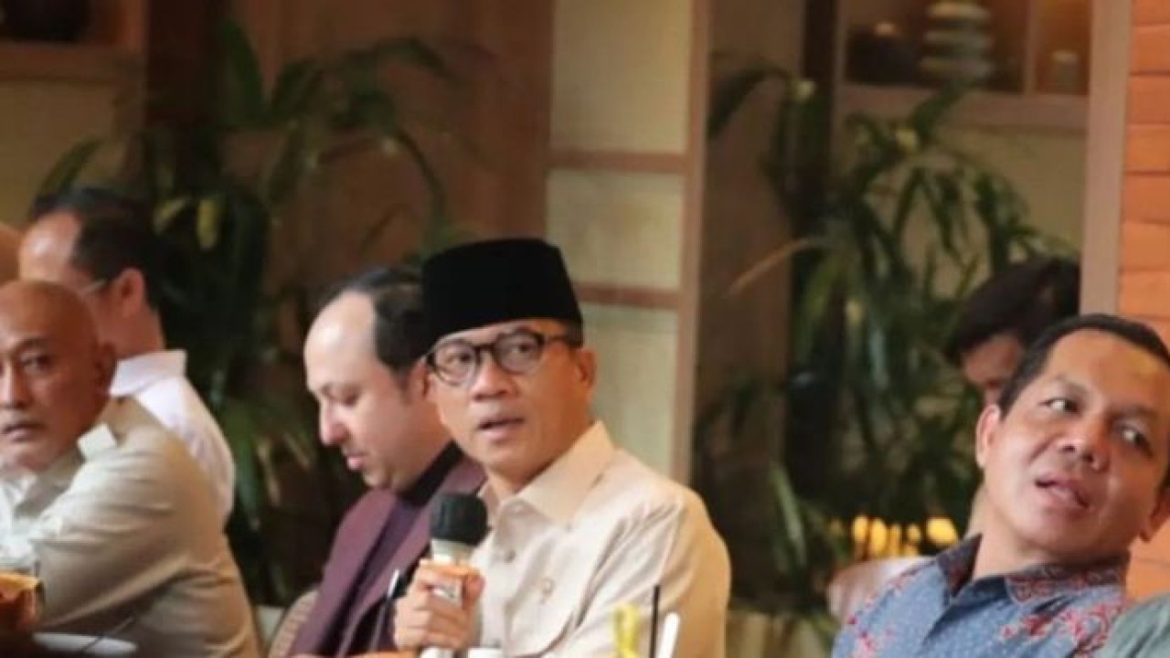 Menteri Desa dan Pembangunan Daerah Tertinggal (Mendes PDT) Yandri Susanto menghadiri Pertemuan/Silaturahmi dan Diskusi tentang Pembangunan Desa Bersama Perusahaan Peserta CSR dan PDB Awards 2026 di Jakarta, Rabu (7/10/2026). (Antara)