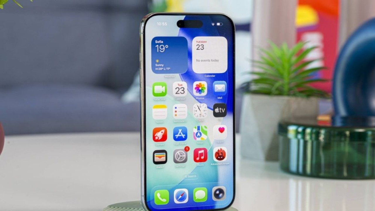 Apple disebut akan meningkatkan daya tahan baterai iPhone Air 2.  (Foto: Istimewa via GSM Arena)