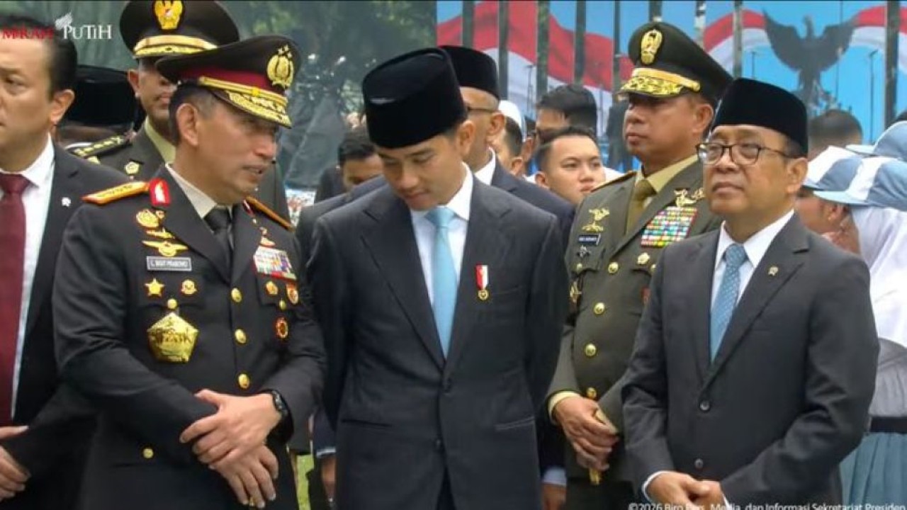 Jenderal Listyo Sigit Prabowo masih terlihat mendampingi Presiden Prabowo Subianto dalam upacara peringatan Hari Kesaktian Pancasila di Monumen Pancasila Sakti, Lubang Buaya, Jakarta Timur, Kamis, 1 Oktober 2026. (Foto: Istimewa)