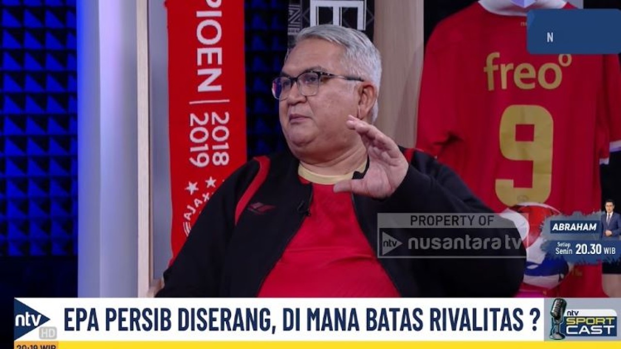 Mantan Ketua Umum The Jakmania, Ferry Indrasjarief dalam program NTV SPORTCAST di Nusantara TV