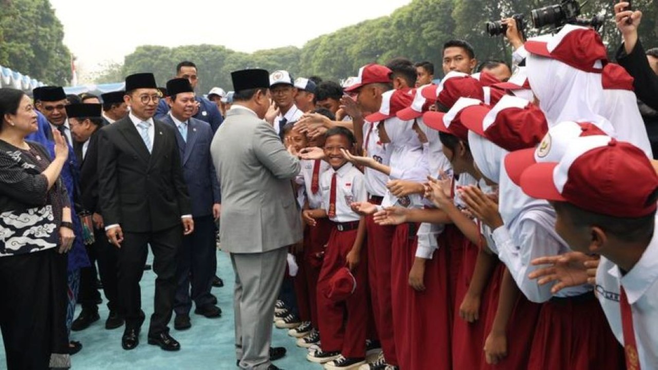 Muhammad Tahfiz bin Al Hamdi mendapat kesempatan tampil memainkan alat musik biola di hadapan Presiden Prabowo Subianto di Monumen Kesaktian Pancasila, Lubang Buaya, Jakarta Timur, Kamis, 1 Oktober 2026. (Foto: Istimewa)