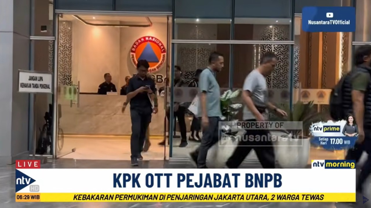 KPK  melakukan operasi tangkap tangan (OTT) di Kantor Badan Nasional Penanggulangan Bencana (BNPB) pada Selasa, 13 Oktober 2026.