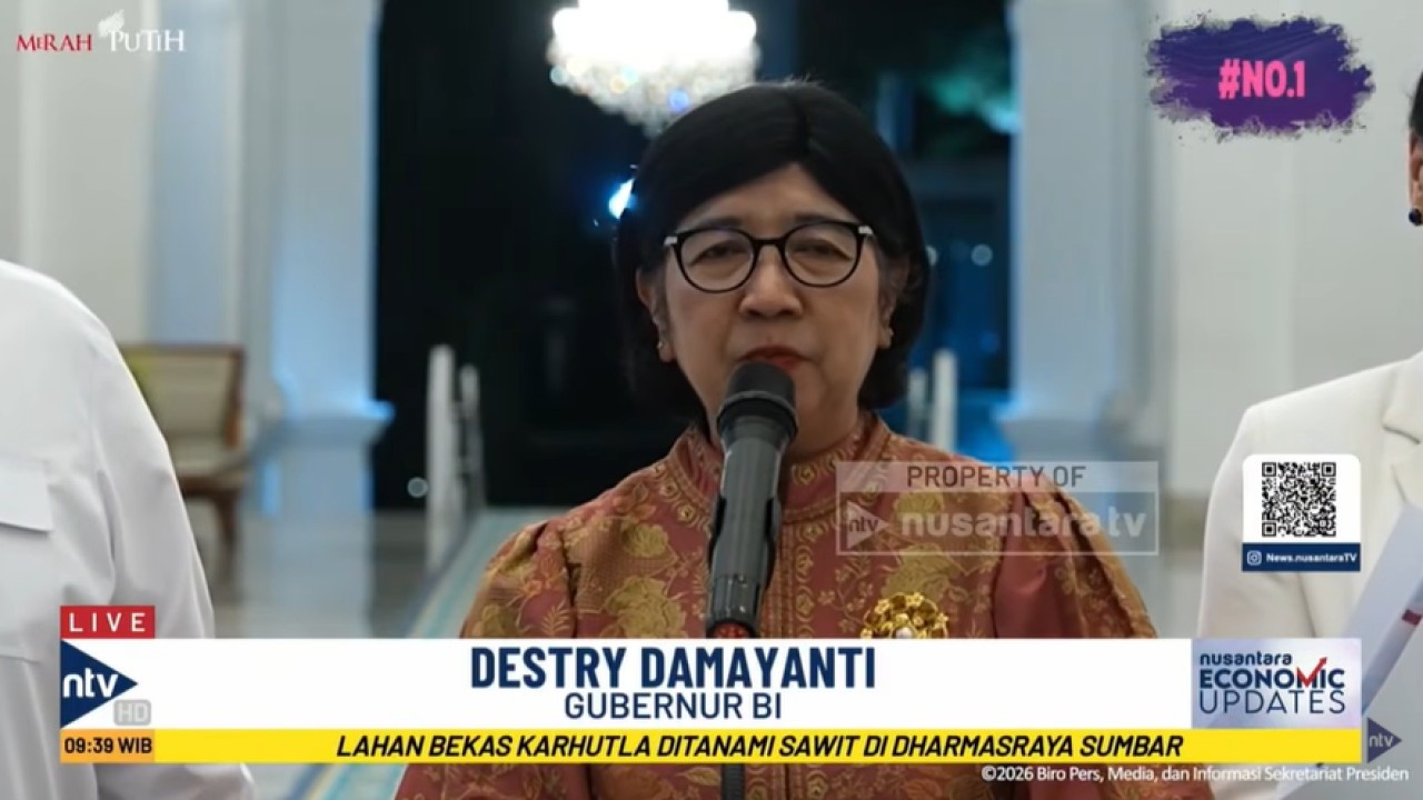 Gubernur Bank Indonesia Destry Damayanti memberikan keterangan usai menghadap Presiden Prabowo Subianto